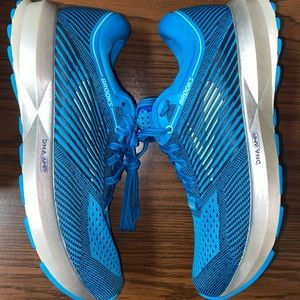 Women’s Brooks Levitate Tennis Shoes